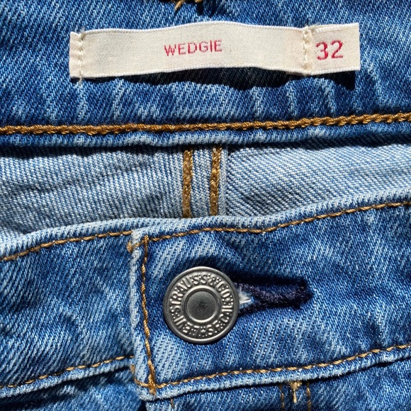 Levi’s Wedgie Icon High Rise Jeans - Picture 8 of 9